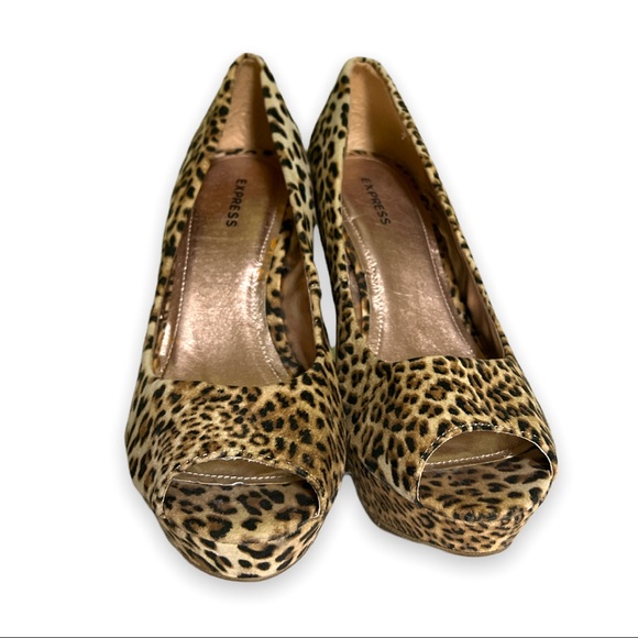 Express Leopard Print Wedge Heels Size 7 - Picture 2 of 3